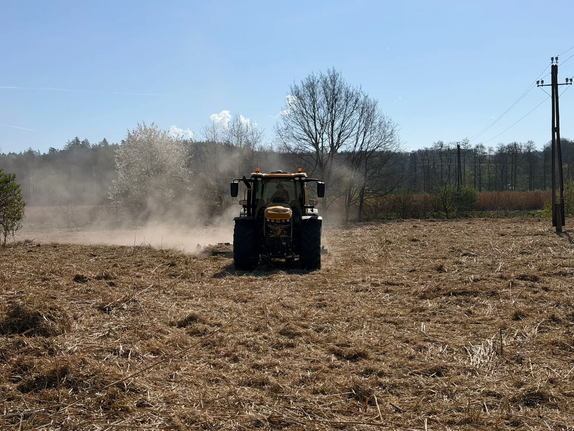 Práce s miscanthusem na farmě Krejcar