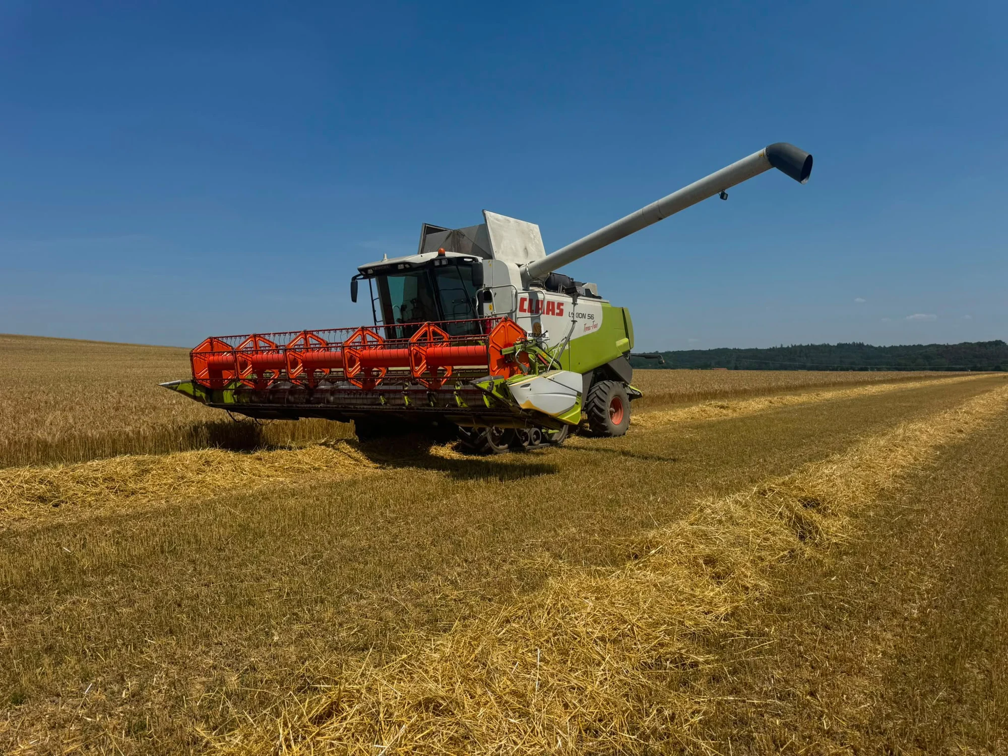 Kombajn Lexion při sklizni